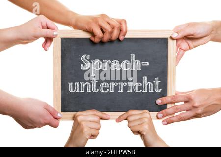 Viele Hände halten Tafel mit dem Schriftzug Sprachunterricht als Sprachkurskonzept Stockfoto