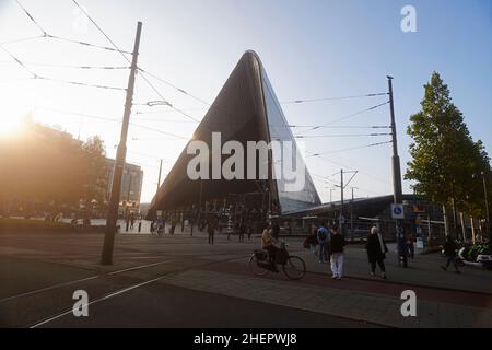 Der unglaublich moderne Hauptbahnhof in Rotterdam Stockfoto