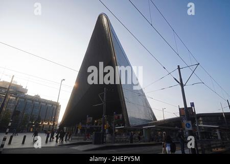 Der unglaublich moderne Hauptbahnhof in Rotterdam Stockfoto