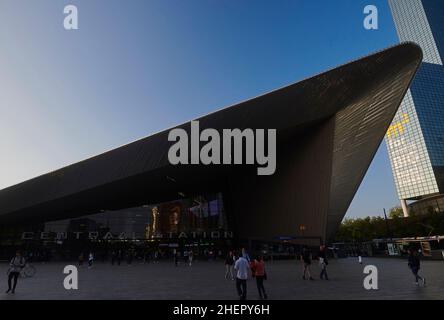 Der unglaublich moderne Hauptbahnhof in Rotterdam Stockfoto