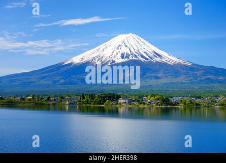 Im Frühsommer Vom Kawaguchi-See Auf Den Fuji Stockfoto