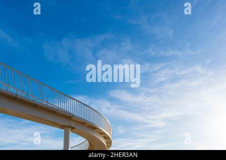 Gipsy Bridge zwischen Old Leigh und Chalkwell über die Bahnlinie an einem hellen und sonnigen Januarmorgen Stockfoto