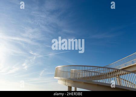 Gipsy Bridge zwischen Old Leigh und Chalkwell über die Bahnlinie an einem hellen und sonnigen Januarmorgen Stockfoto