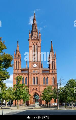 Altes rotes Backsteingebäude der Marktkirche in Wiesbaden, Deutschland Stockfoto