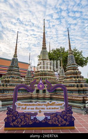 Wat Pho, auch geschrieben Wat Po, ein von der UNESCO anerkannter buddhistischer Tempelkomplex in Bangkok, Thailand. Stockfoto