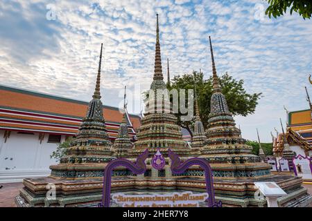 Wat Pho, auch geschrieben Wat Po, ein von der UNESCO anerkannter buddhistischer Tempelkomplex in Bangkok, Thailand. Stockfoto