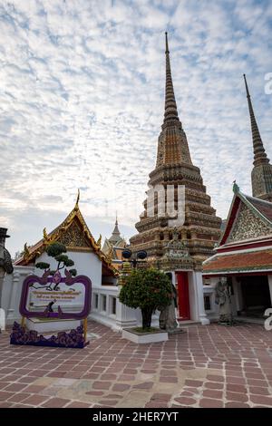 Wat Pho, auch geschrieben Wat Po, ein von der UNESCO anerkannter buddhistischer Tempelkomplex in Bangkok, Thailand. Stockfoto