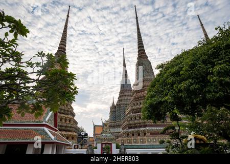 Wat Pho, auch geschrieben Wat Po, ein von der UNESCO anerkannter buddhistischer Tempelkomplex in Bangkok, Thailand. Stockfoto