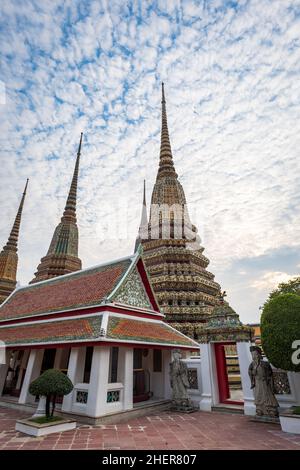 Wat Pho, auch geschrieben Wat Po, ein von der UNESCO anerkannter buddhistischer Tempelkomplex in Bangkok, Thailand. Stockfoto