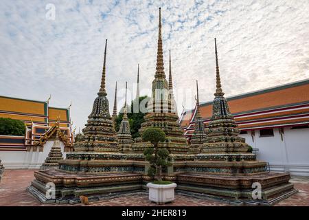 Wat Pho, auch geschrieben Wat Po, ein von der UNESCO anerkannter buddhistischer Tempelkomplex in Bangkok, Thailand. Stockfoto