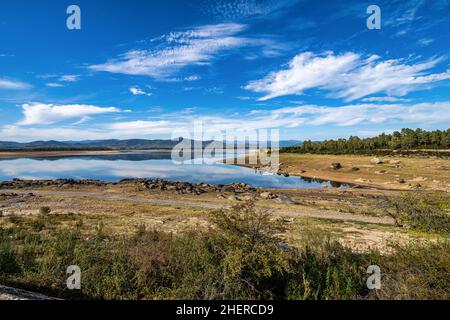 Der Gabriel und Galan Stausee, in der Nähe von Granadilla. Extremadura in Spanien. Stockfoto