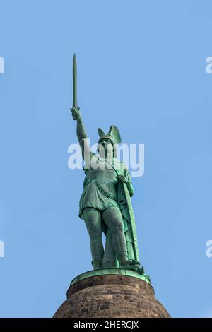 Historische Statue des Cheruscan Arminius im Teutoburger Wald in der Nähe der Stadt Detmold. Stockfoto