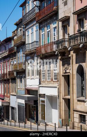 Traditionelle Wohngebäude im Zentrum von Porto, Portugal Stockfoto