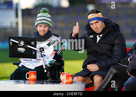 Datei-Foto vom 23-11-2021 von Rob Burrow und Kevin Sinfield, die heute seiner Sportart Tribut zollen, weil sie seine Bemühungen unterstützt, Millionen zu sammeln, um die amyotorische Lateralsklerose zu bekämpfen, als er zum OBE gemacht wurde. Ausgabedatum: Mittwoch, 12. Januar 2022. Stockfoto