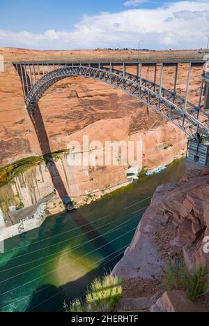 Die Navajo-Brücke überspannt den Fluss colorado in der Nähe der Lees Ferry in Arizona, USA Stockfoto