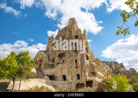 Goreme Open Air Museum und Feenkamine in Kappadokien, Türkei - Oktober 2021. Goreme Freilichtmuseum und Feenkamine. UNESCO-Weltkulturerbe. Stockfoto