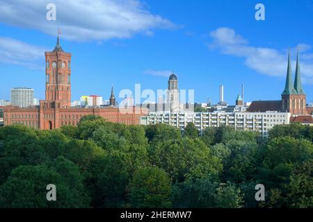 Erhöhte Ansicht des Roten Rathauses, Bezirk Berlin Mitte, Berlin, Deutschland Stockfoto