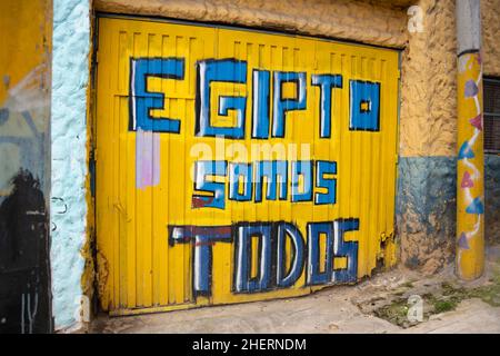 Street Wall Art von ehemaligen Bandenmitgliedern im einst berüchtigten Barrio Egipto, Bogota, Kolumbien. Organisierte Wandertouren sind möglich. Stockfoto