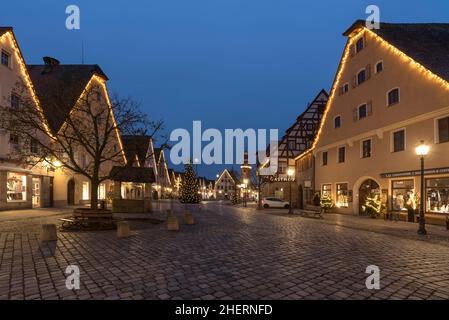 Weihnachtlich beleuchteter Marktplatz am Abend, Lauf an der Pegnitz, Mittelfranken, Bayern, Deutschland Stockfoto