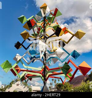 Bunte Windspiele, Künstler Cesar Manrique, Fundacion Cesar Manrique, Tahiche, Teguise, Lanzarote, Spanien Stockfoto