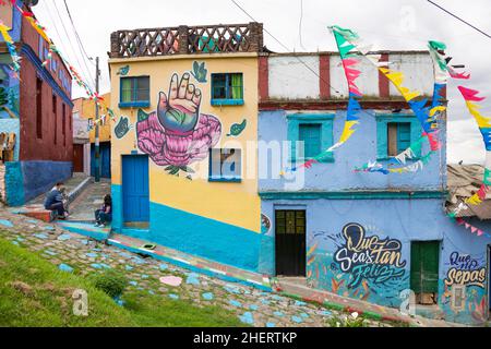 Street Wall Art von ehemaligen Bandenmitgliedern im einst berüchtigten Barrio Egipto, Bogota, Kolumbien. Organisierte Wandertouren sind möglich. Stockfoto