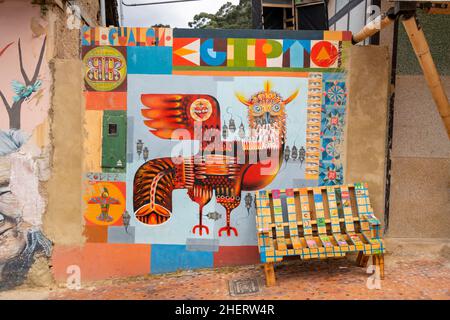 Street Wall Art von ehemaligen Bandenmitgliedern im einst berüchtigten Barrio Egipto, Bogota, Kolumbien. Organisierte Wandertouren sind möglich. Stockfoto