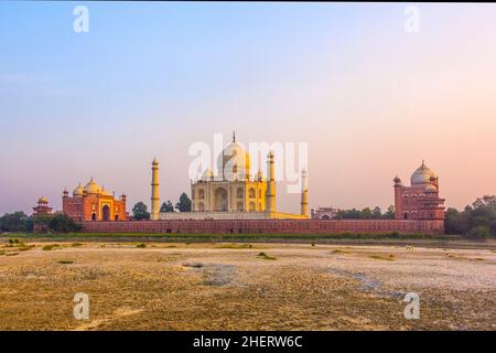 taj mahal vom yamuna Fluss in Sonnenuntergang Stockfoto