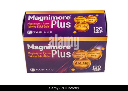 Istanbul, Türkei - 12. Dezember 2022 ; Magnimore Plus ist ein Magnesium-Supplement Vitamin. Magnesium Mineral Nahrungsergänzungsmittel. Original-Box in Turke verkauft Stockfoto