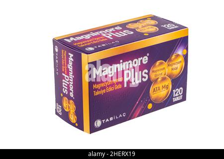 Istanbul, Türkei - 12. Dezember 2022 ; Magnimore Plus ist ein Magnesium-Supplement Vitamin. Magnesium Mineral Nahrungsergänzungsmittel. Original-Box in Turke verkauft Stockfoto