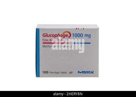 Istanbul, Türkei - 12. Dezember 2022; glucophage (Metformin), ein Medikament zur Behandlung von Typ-2-Diabetes. Schachtel mit 1000 mg Stockfoto