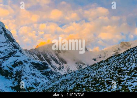 Sternenhimmel über Machhepuchare und Annapurna Base Camp - Nepal, Himalaya Stockfoto