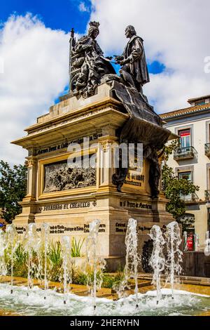 Denkmal mit Kolumbus und Königin Isabella I. von Kastilien auf der Plaza de Isabel la Catolica in Granada, Granada, Andalusien, Spanien Stockfoto