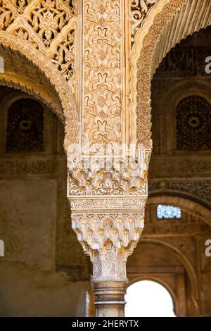 Säule, Generalife, Sommerpalast der maurischen Herrscher, ältester erhaltener maurischer Garten, Granada, Granada, Andalusien, Spanien Stockfoto