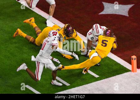 Arizona State Sun Devils Quarterback Jayden Daniels (5) taucht während des Las Vegas Bowl Spiels gegen die Wisconsin Dachse für die Endzone, Donnerstag, Stockfoto