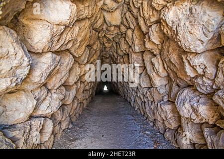 Tunnel durch die Stadtmauer, Hattusha, alte Hauptstadt der Hethiter, Türkei, Hattusha, Türkei Stockfoto