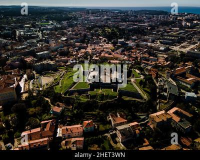 Luftaufnahme der Festung Kastel in der kroatischen Stadt Pula Stockfoto