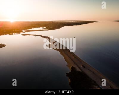 Luftdrohnenbild des Strandes von Ninska Laguna in Nin, Kroatien Stockfoto