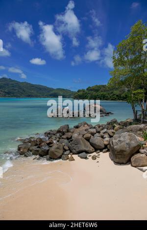 Makelloser Strand an der Westküste der Mahe Seychellen Stockfoto