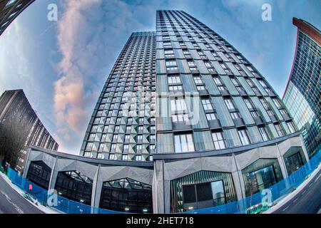 Zehn-Grad-Apartmentgebäude, Croydon, Großbritannien Stockfoto