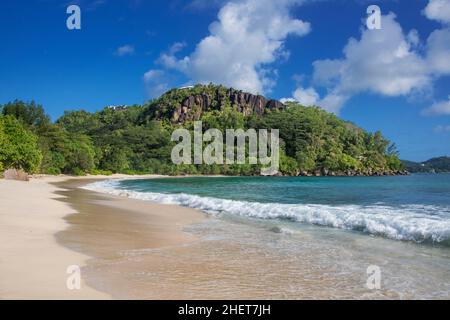 Menschenleerer, unberührter Strand Anse Louis West Coast Mahe Seychellen Stockfoto