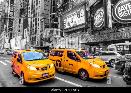 NEW YORK, USA - 26. September 2018: Times Square in der Nacht. Die meistbesuchte Touristenattraktion der Welt, Times Square, ist der berühmte Touristenort von New Yo Stockfoto