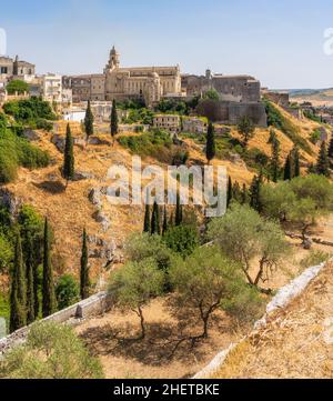 Gravina in Puglia an einem sonnigen Sommertag, Provinz Bari, Apulien, Süditalien. Stockfoto