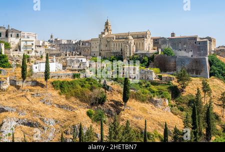 Gravina in Puglia an einem sonnigen Sommertag, Provinz Bari, Apulien, Süditalien. Stockfoto