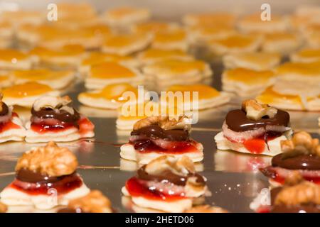 Mehrere warme hausgemachte weihnachtsplätzchen für Weihnachten Stockfoto