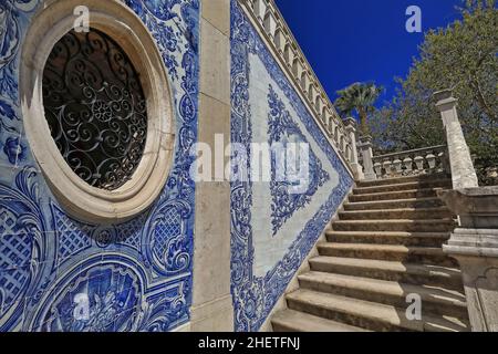 Tiledw Wand der Treppe-blau weiß Azulejos Dekoration-neoRokoko Palast Garten. Estoi-Algarve-Portugal-046 Stockfoto