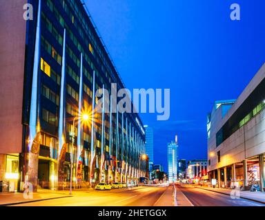 Nachtansicht des Tallink City Hotel Gebäudes in TALLINN, ESTLAND Stockfoto