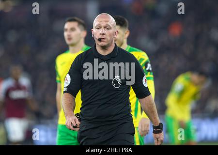 LONDON, GROSSBRITANNIEN. JAN 12th Schiedsrichter Simon Hooper während des Premier League-Spiels zwischen West Ham United und Norwich City am Mittwoch, den 12th. Januar 2022 im London Stadium, Stratford. (Kredit: Tom West | MI News) Kredit: MI Nachrichten & Sport /Alamy Live News Stockfoto