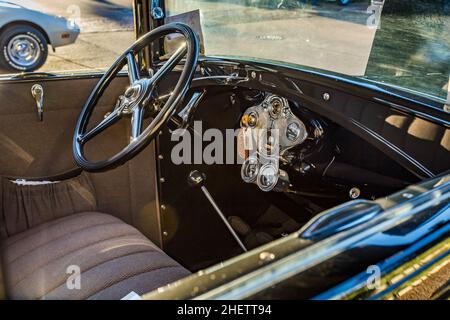 Fernandina Beach, FL - 18. Oktober 2014: Innenansicht eines Ford Model A Coupés aus dem Jahr 1931 auf einer Oldtimer-Ausstellung in Fernandina Beach, Florida. Stockfoto