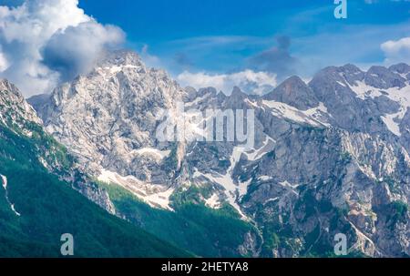 Berggipfel der Alpen im Logarstal Logarska Dolina - Slowenien Stockfoto