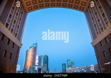 Nur Sultan, Kasachstan - 05-02-2017:Blick auf moderne Architektur und Wolkenkratzer in nur Sultan Cit Stockfoto
